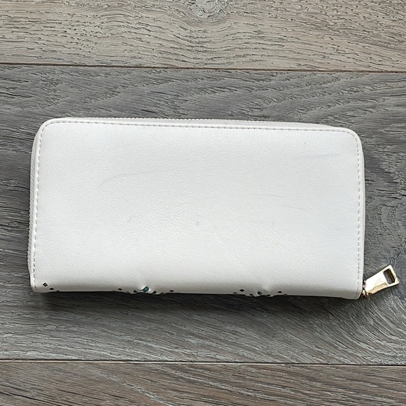 Urban Expressions White Zip Clutch/Wallet-8”x4 1/2” - Picture 2 of 7